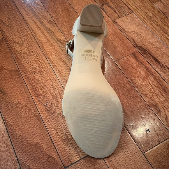 Cream colored block heels - Picture 3 of 3